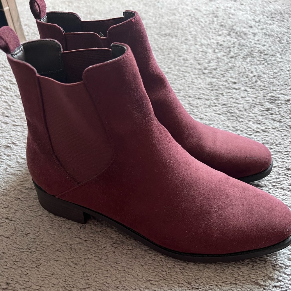 LOFT Chelsea boots burgundy size 9 EUC